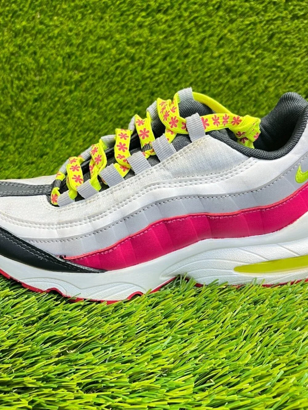Nike‎ Air Max 95 GS Girls Size 5.5Y Gray Rush Pink Volt Athletic Shoes Sneakers